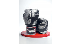 Боксерские перчатки TWINS Special FBGVL3-49 black silver 14 oz Боксерские перчатки TWINS Special FBGVL3-49 black silver 14 oz