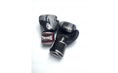 Боксерские перчатки TWINS Special FBGVL3-49 black silver 14 oz Боксерские перчатки TWINS Special FBGVL3-49 black silver 14 oz