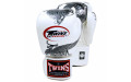 Боксерские перчатки Twins FBGVL3-23 white silver 14 oz